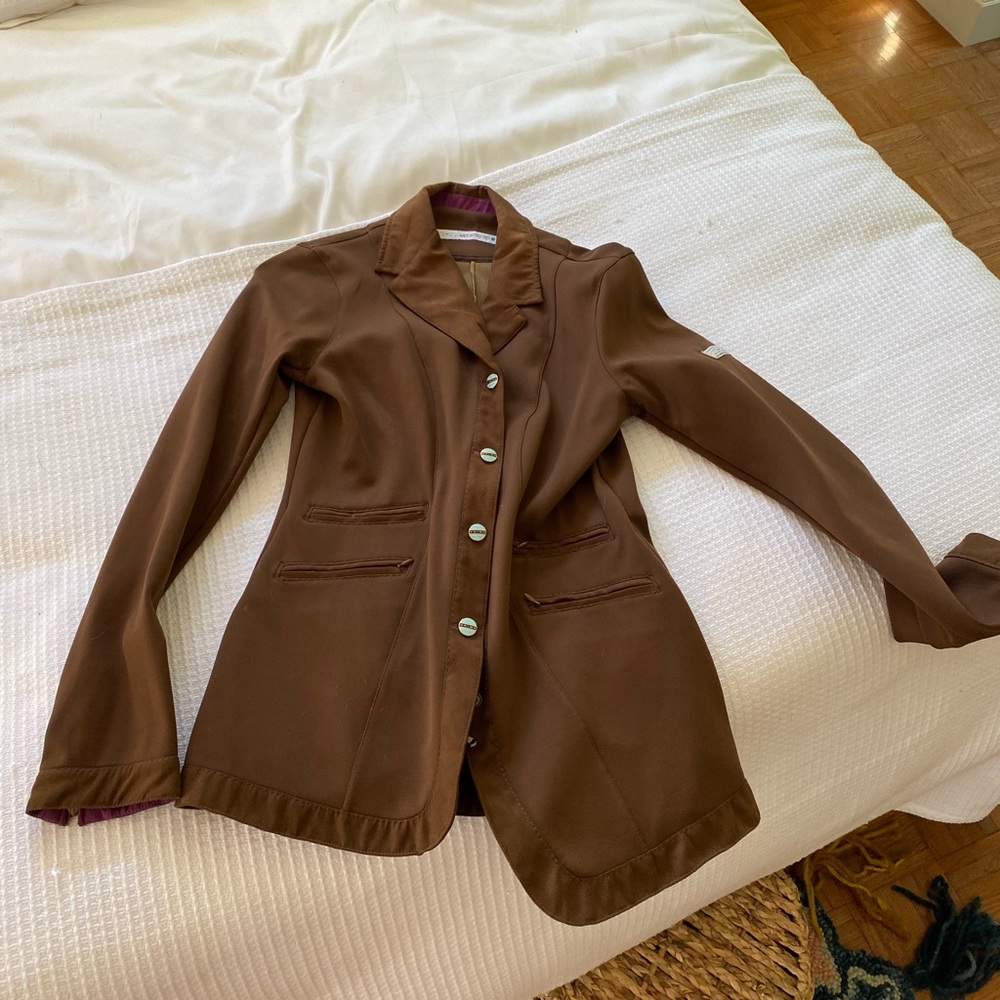 Animo Brown I-48 show coat
